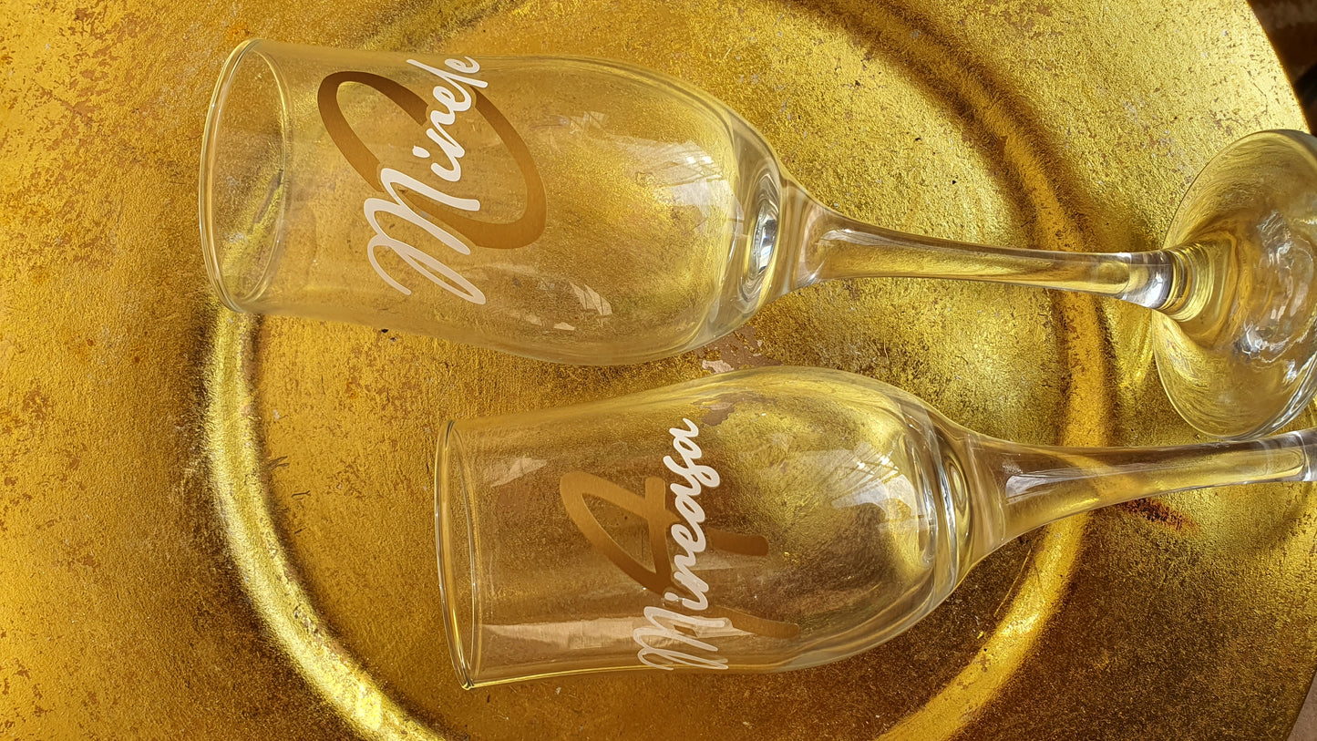 Sticker pahar cu inițială