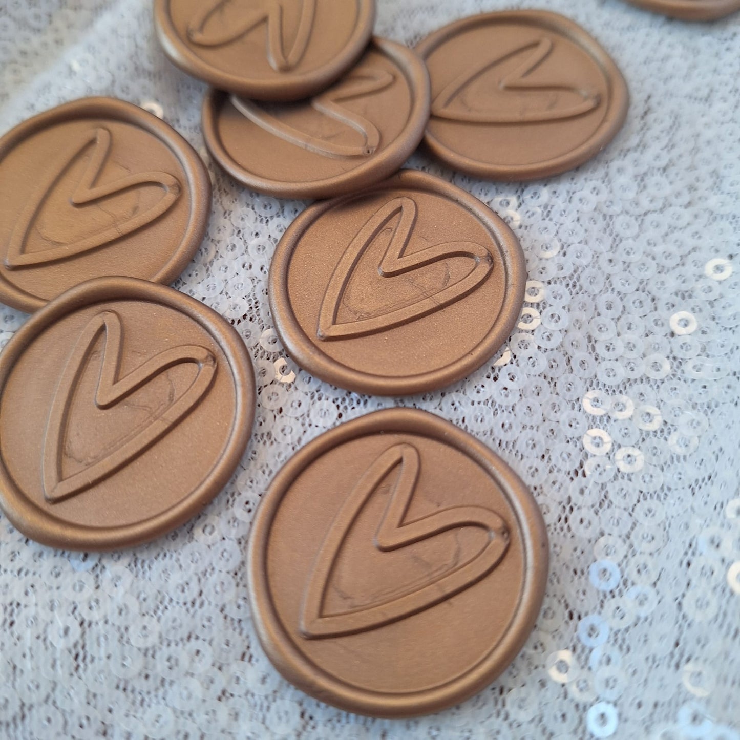 Set 50 sigilii ceară autoadezive cu model Inimioara-auriu