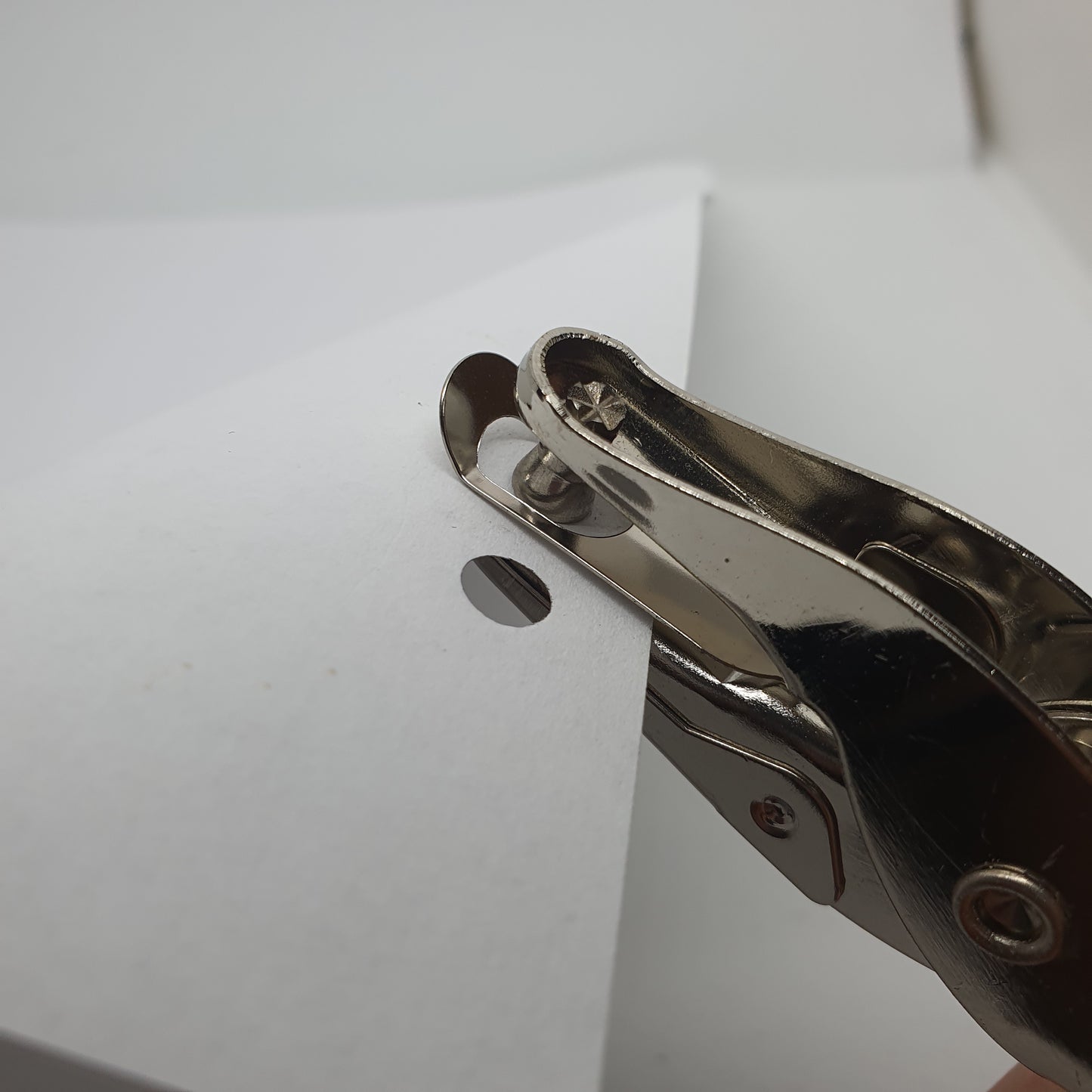 Perforator metalic tip cleste - cerc 6 mm