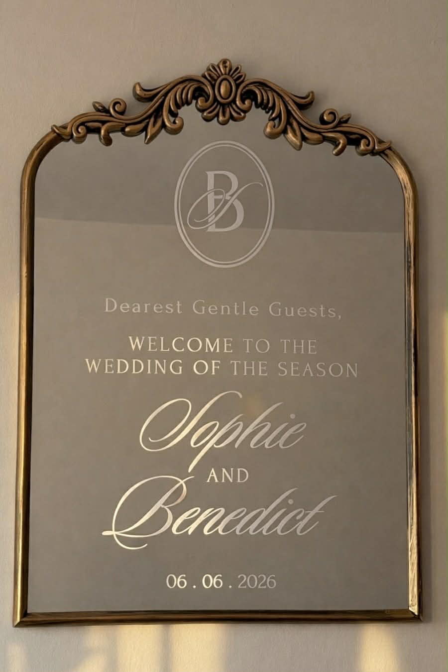 Stickere pentru oglinda de bun venit perfecte pentru nunti si alte tipuri de evenimente. Se personalizeaza cu nume, culori, elemente grafice. 